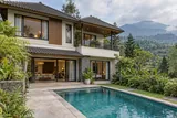 Eksterior dan kolam Villa Aruna